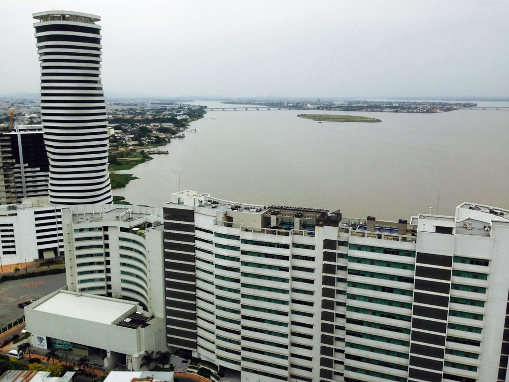 Luxury Suites River Front グアヤキル 部屋 写真